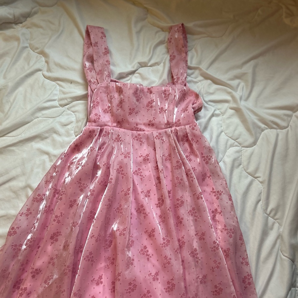 pink flowy dress